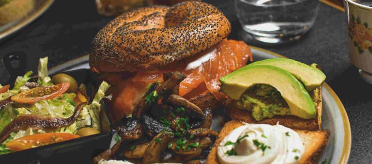 Bagel with Salmon and avocado