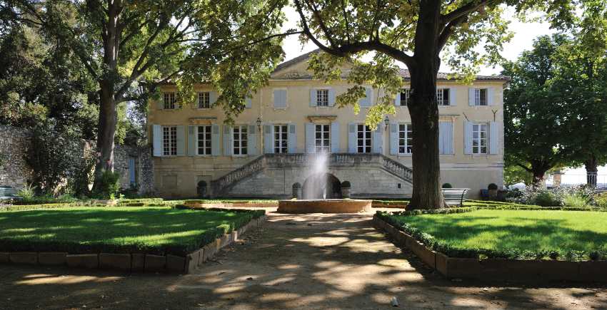 Château d’Aqueria makes Tavel wines, perfect for fall